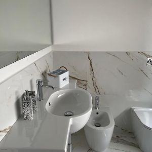 Camera grande con letto king size